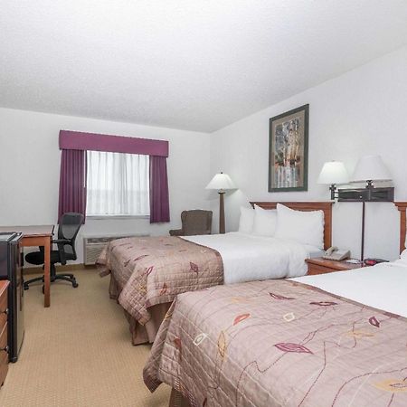 Baymont By Wyndham Marshfield Hotel Екстериор снимка