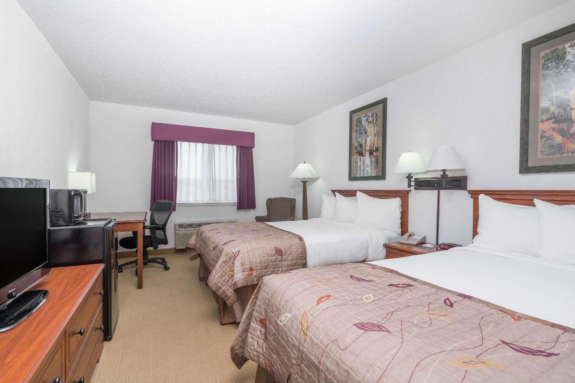 Baymont By Wyndham Marshfield Hotel Екстериор снимка